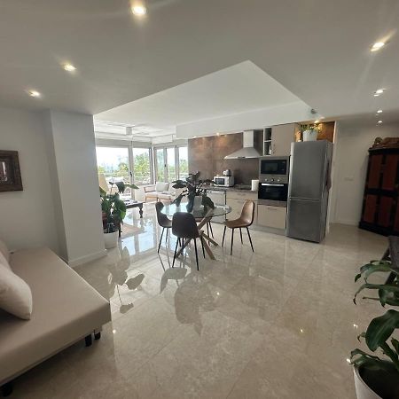 Penthouse Puerta De Pedregalejo Apartment Malaga Bagian luar foto